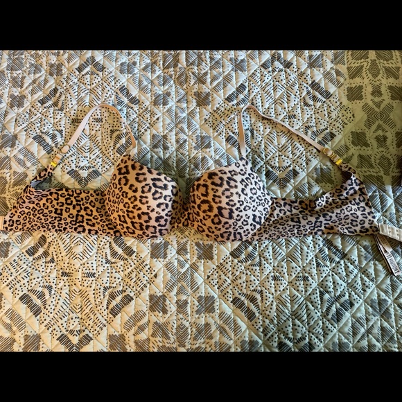 NWOT VICTORIAS SECRET BRA - Picture 1 of 2